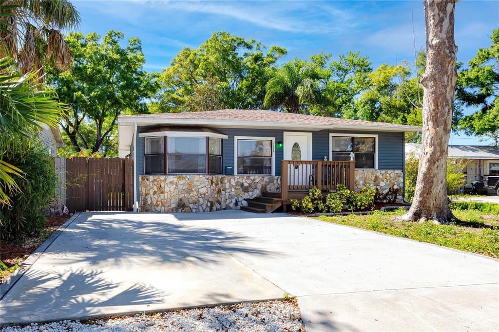 3626 Queen St N, Saint Petersburg