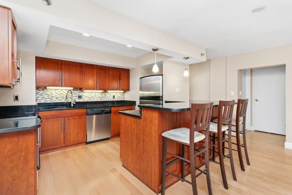 1600 Beacon St Apt 207, Brookline