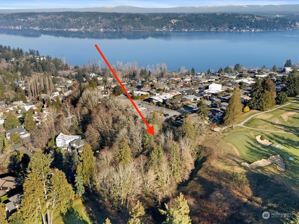 8415 Inverness Dr NE