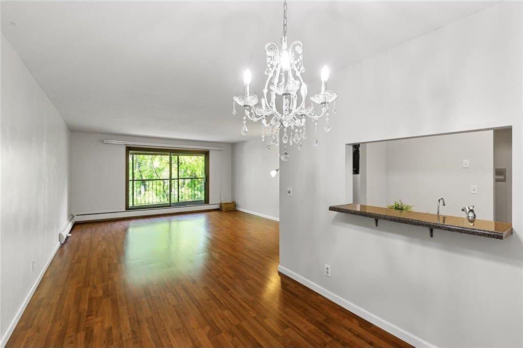 10441 Greenbrier Rd Apt 315, Minnetonka