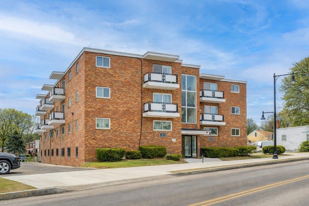 770 Cummins Hwy Apt 19, Boston