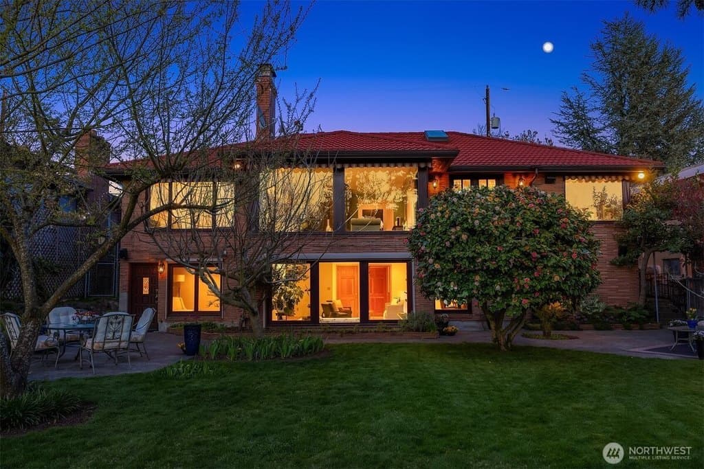 12715 Palatine Ave N