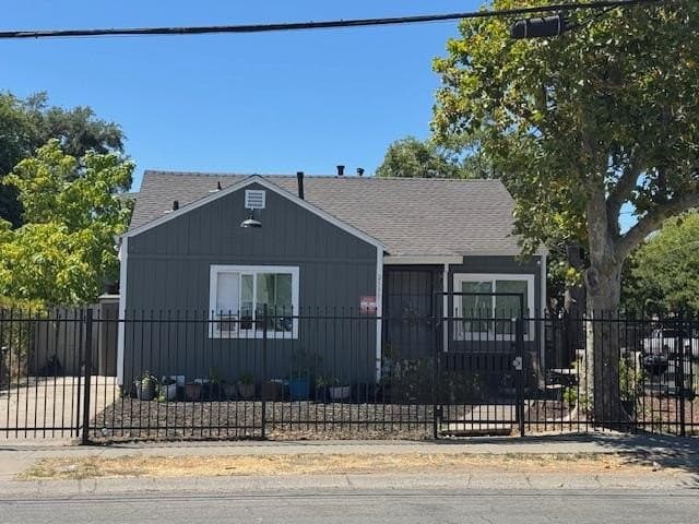 796 Lampasas Ave, Sacramento