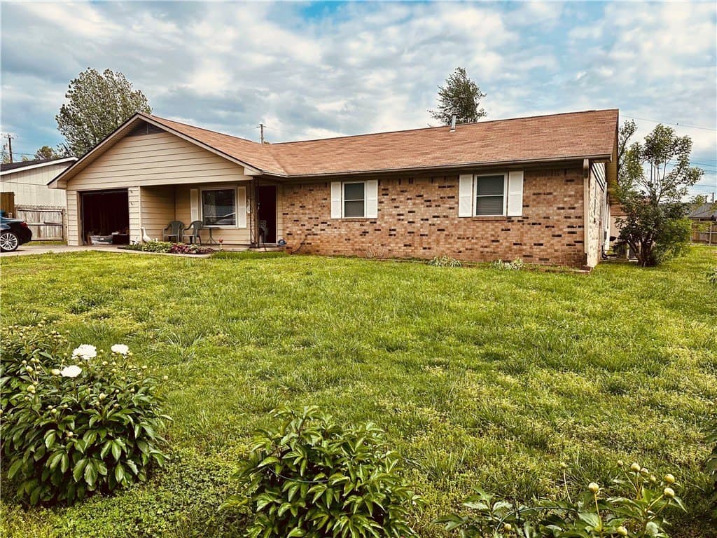 610 Royal Ln