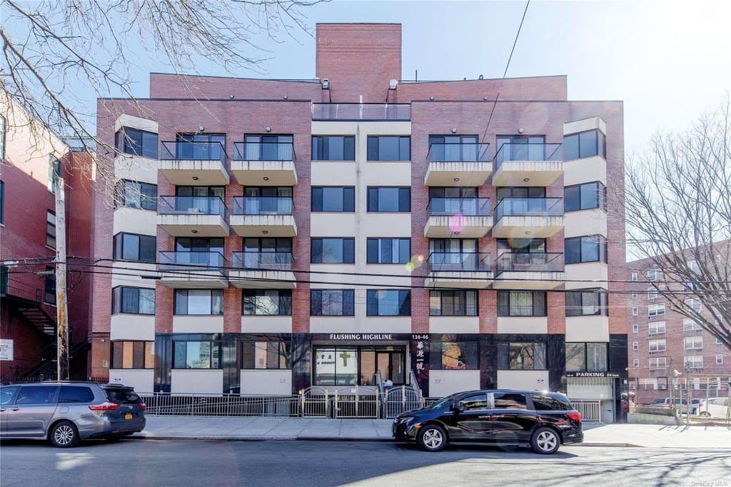 136-46 41st Ave Unit 2A, Queens