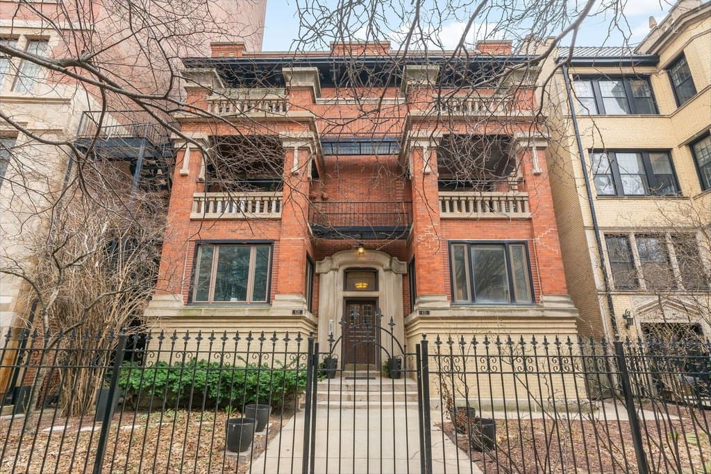 629 W Sheridan Rd Apt 1D