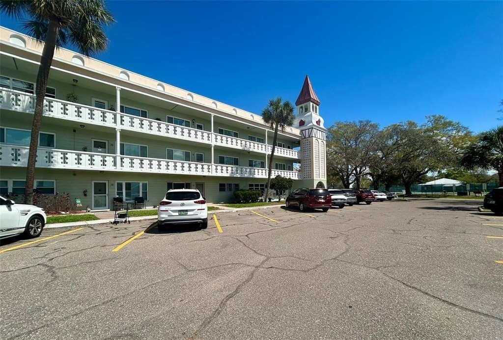 2400 Columbia Dr Apt 18, Clearwater