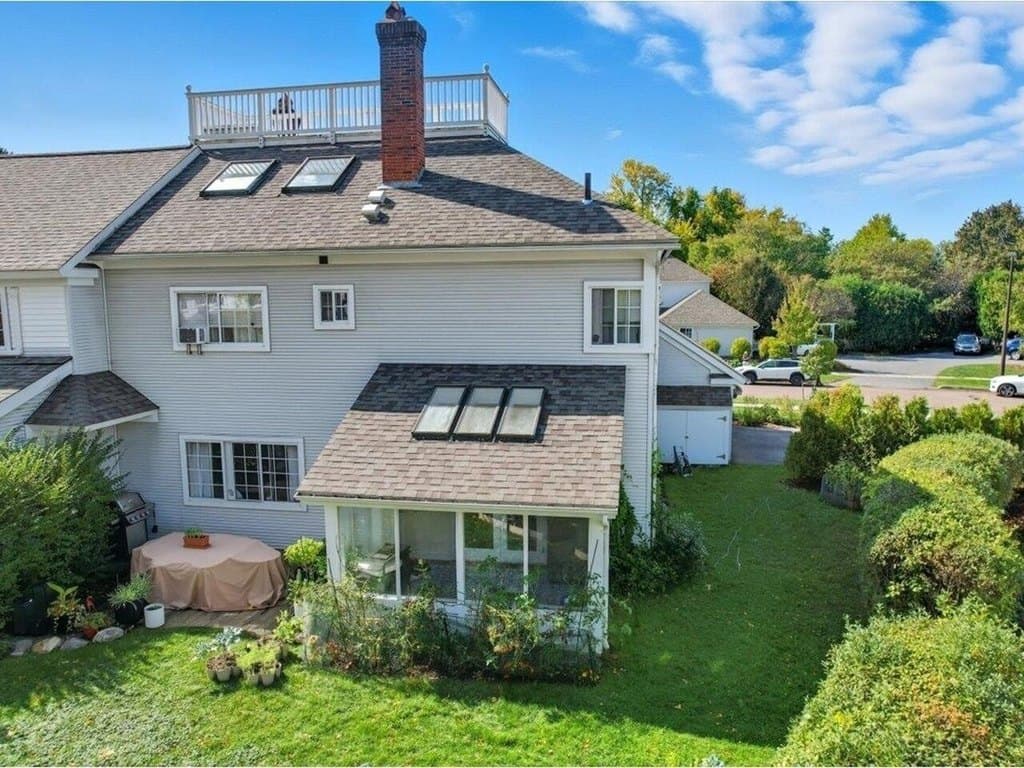 41 Southwind Dr, Burlington