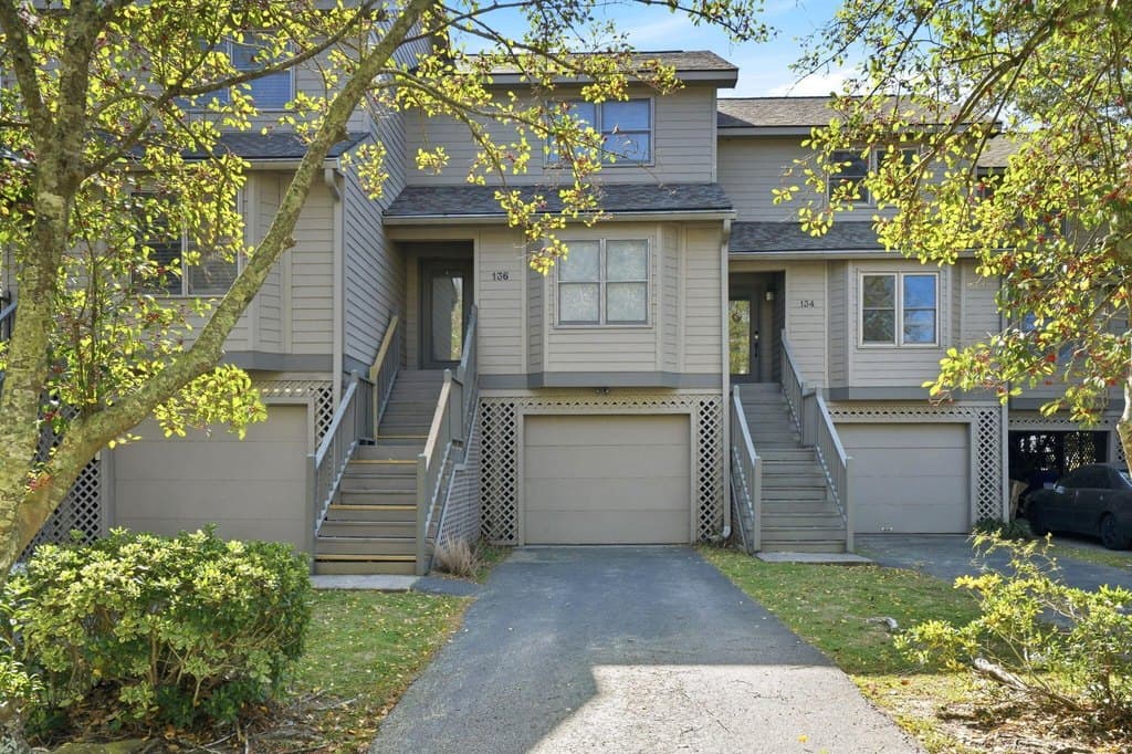 136 River Breeze Dr, Charleston