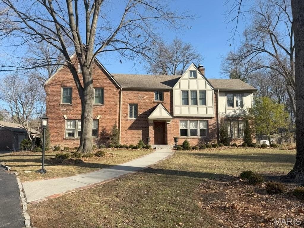 18 Oakleigh Ln, Ladue