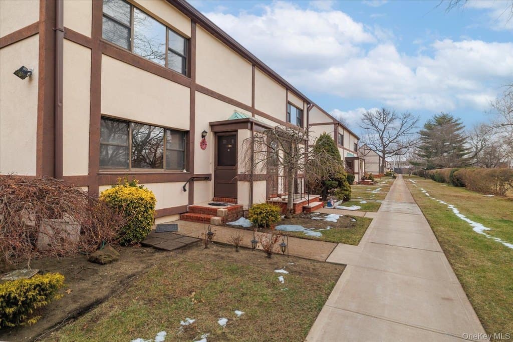 105 15th St Apt A1, Garden City