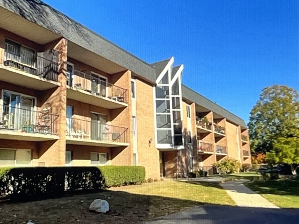 1104 N Mill St Apt 205, Naperville