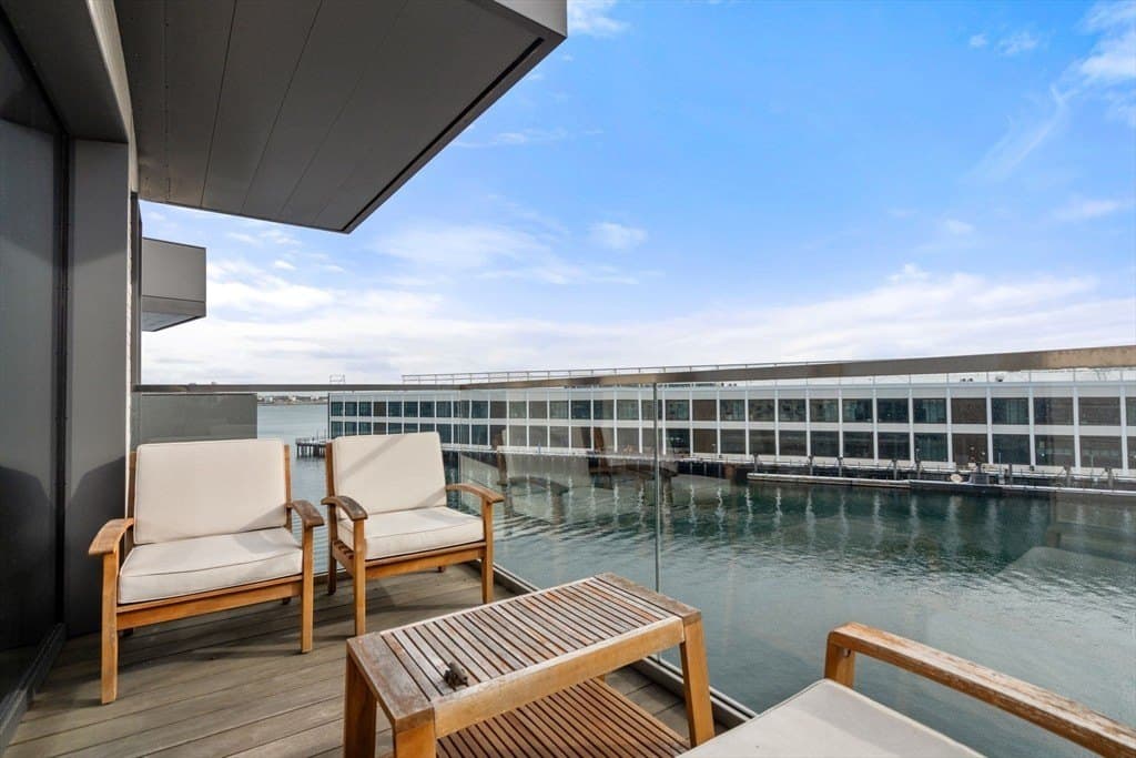 300 Pier 4 Blvd Unit 5K