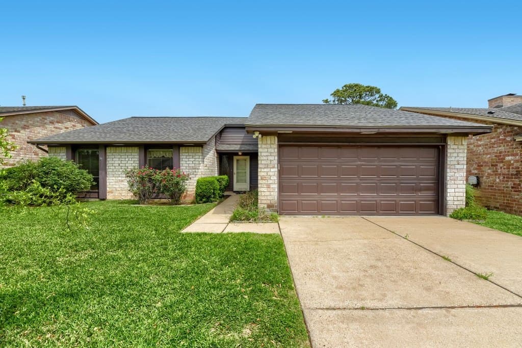 3115 Shawnee Dr, Sugar Land