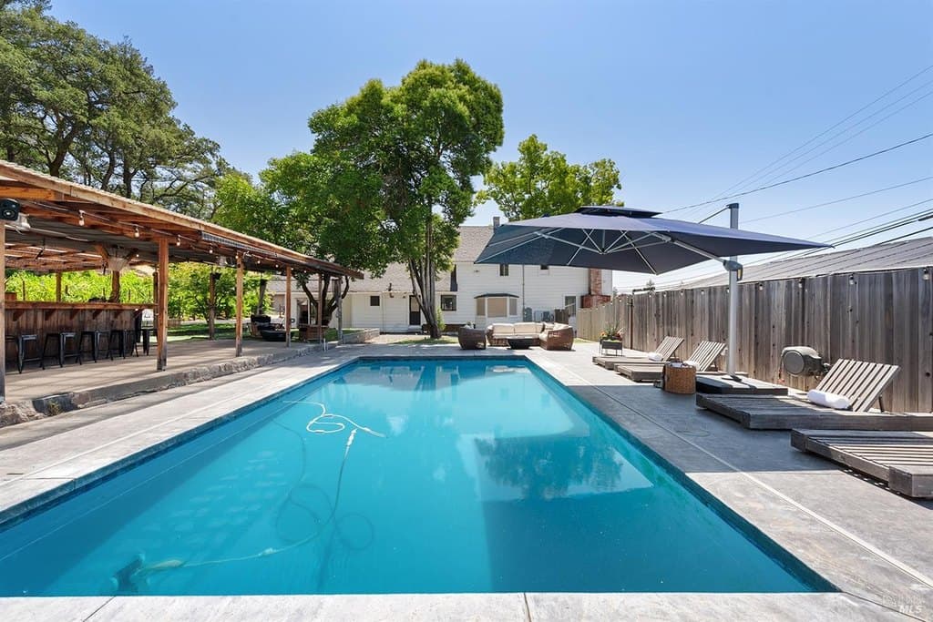 995 Dry Creek Rd, Healdsburg