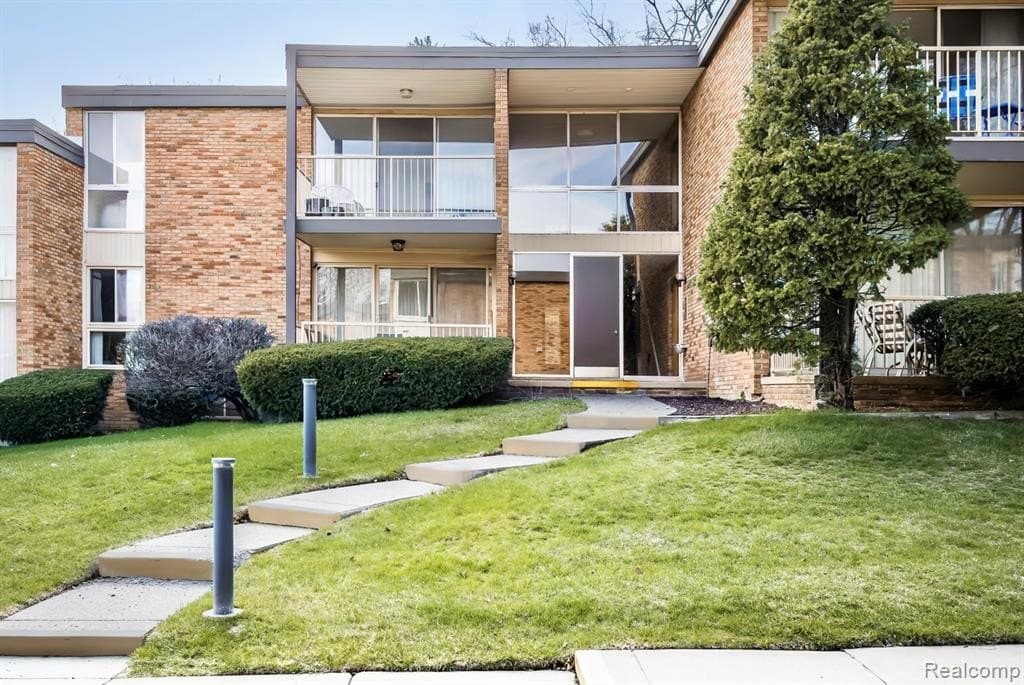 4049 W Maple Rd Apt A205, Bloomfield Hills