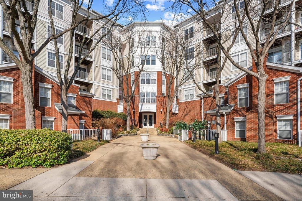 1625 International Dr Unit 314, McLean