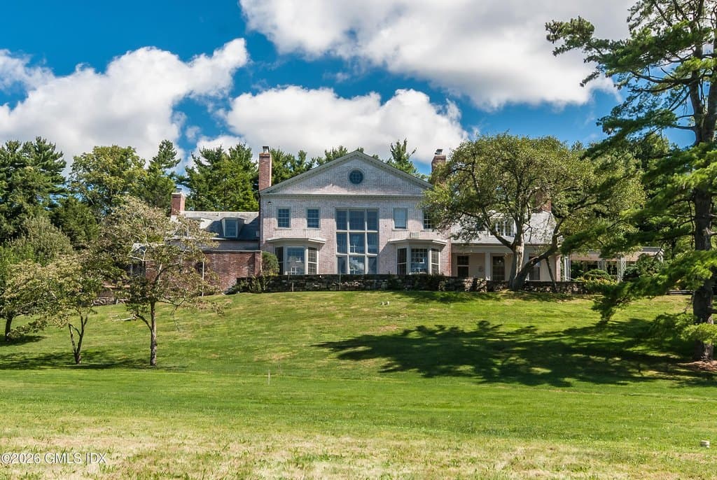 188 Round Hill Rd, Greenwich