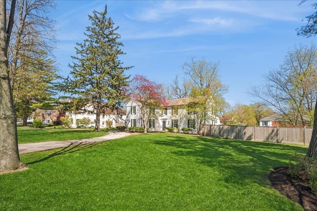 211 Church Rd, Winnetka
