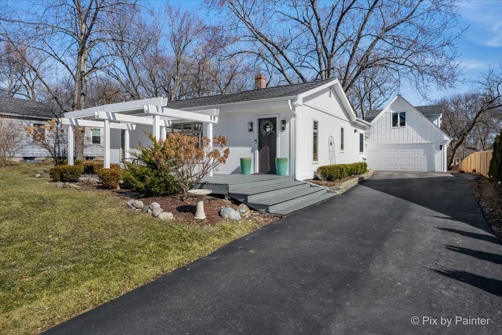 917 S Grove Ave, Barrington