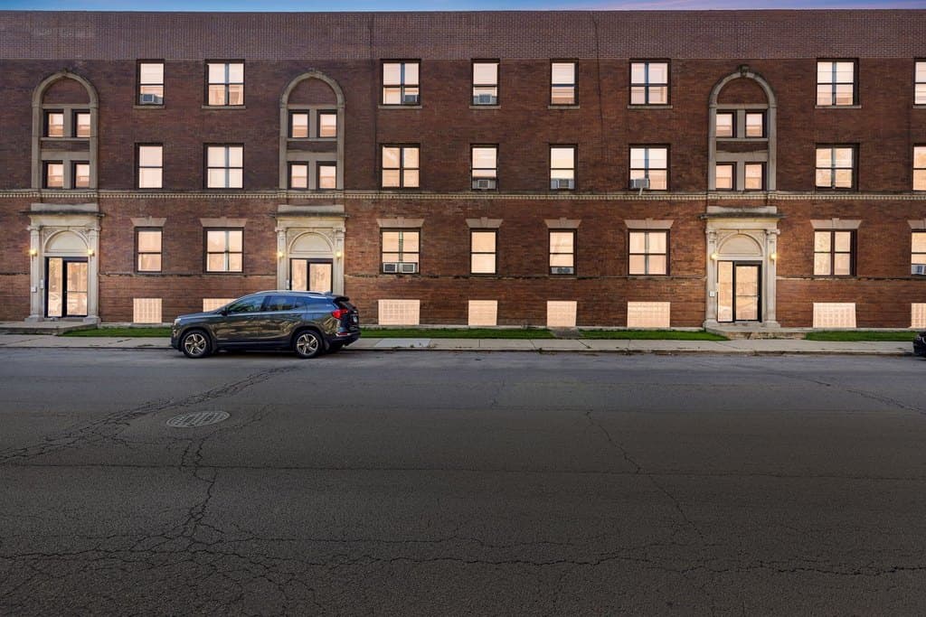 953 E 61st St Unit 1E