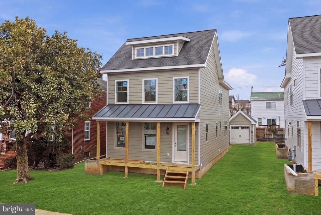 1306 S Poe St, Arlington