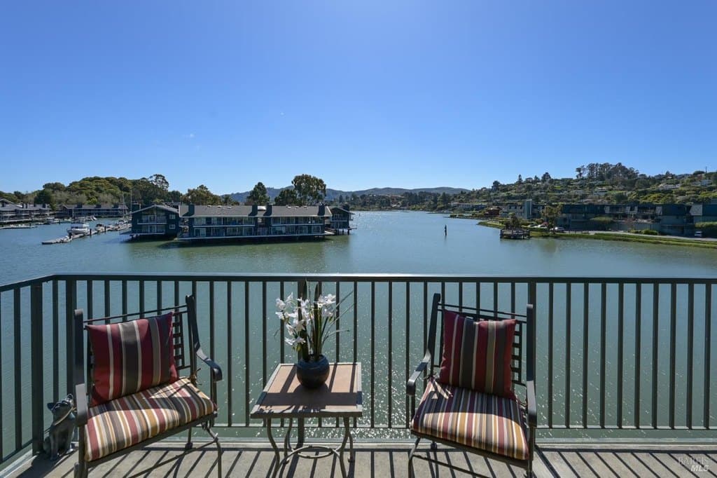 4 Greenwood Cove Dr Apt F, Tiburon
