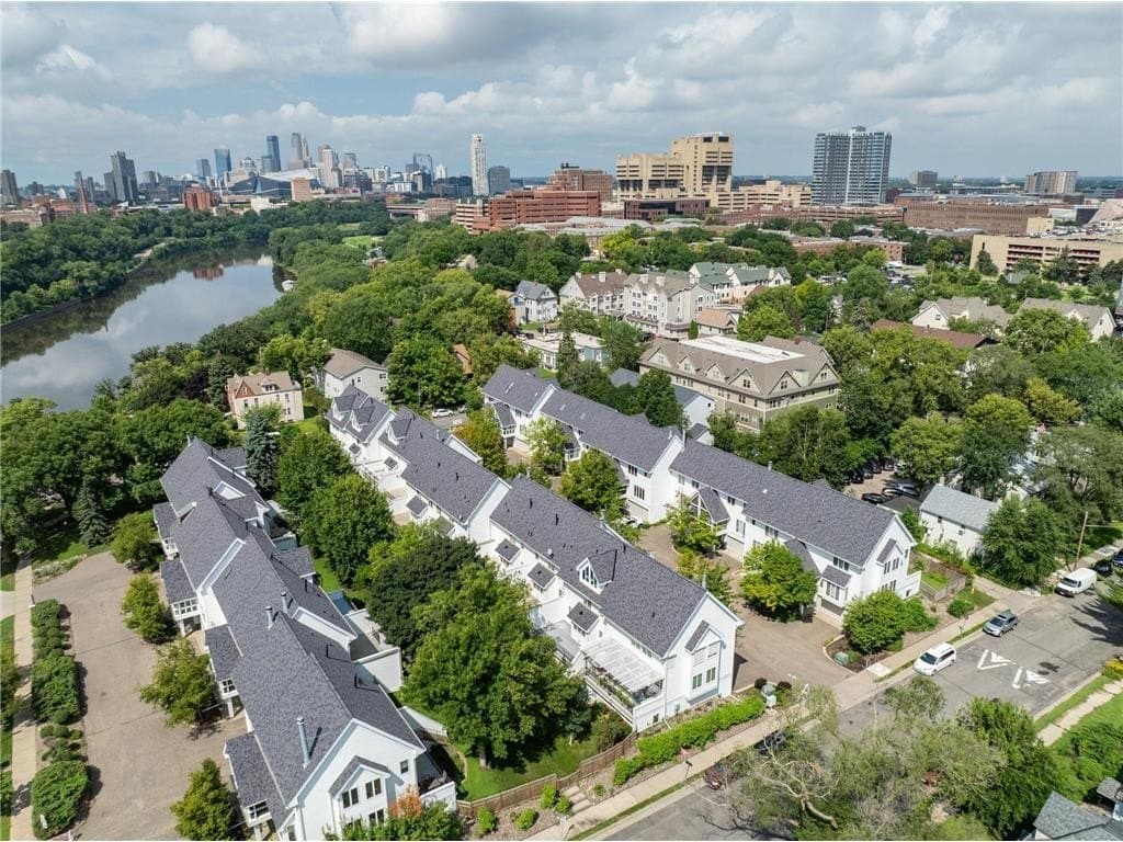 921 923 Dartmouth Pl SE, Minneapolis