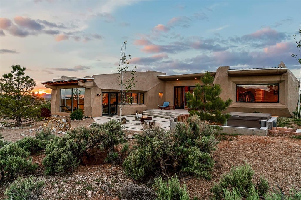 1 San Pasqual Ln, Taos