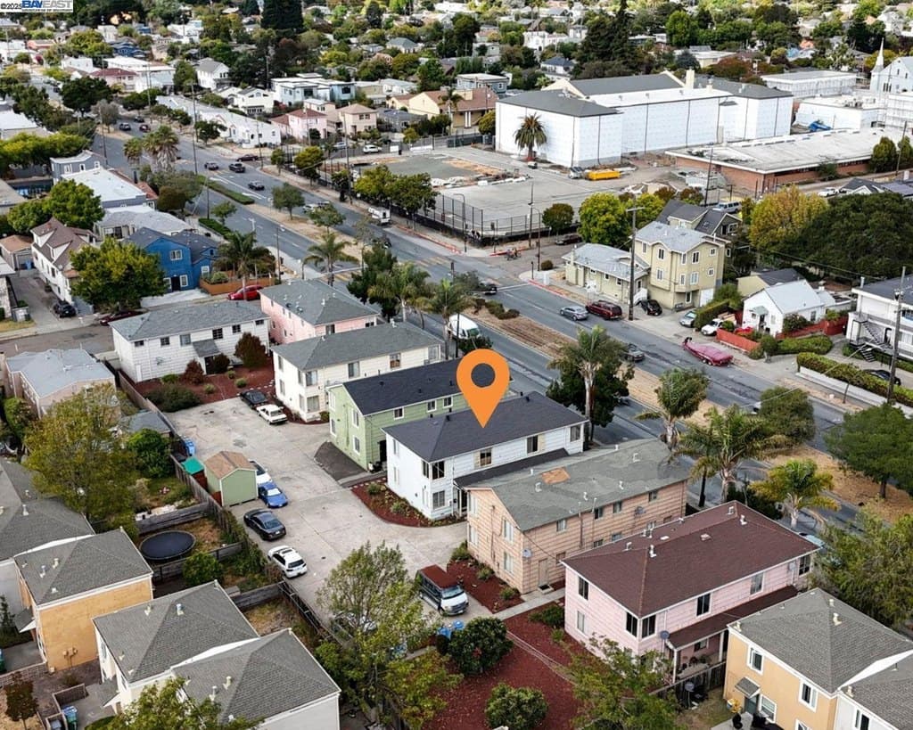 2774 Sacramento St, Berkeley