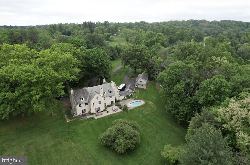 846 Maplewood Rd, Wayne