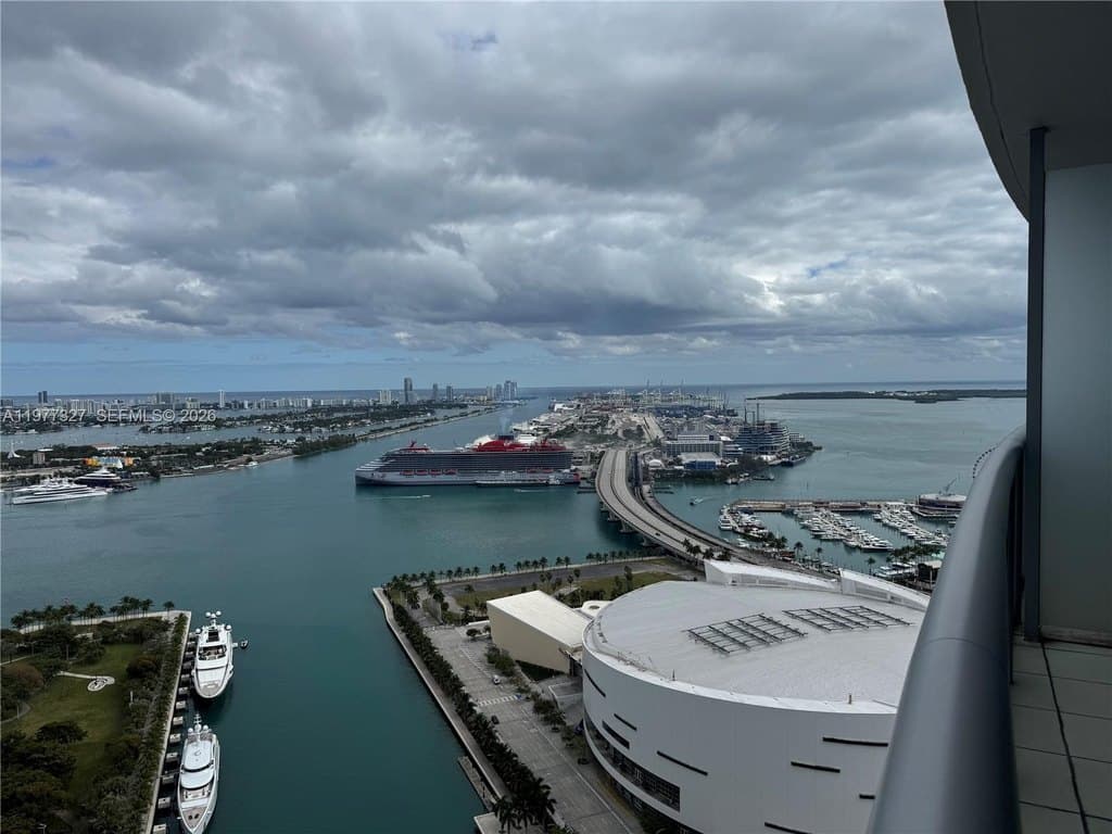 888 Biscayne Blvd Apt 4011