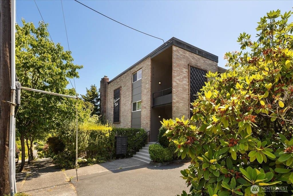 5101 NE 55th St Apt 103