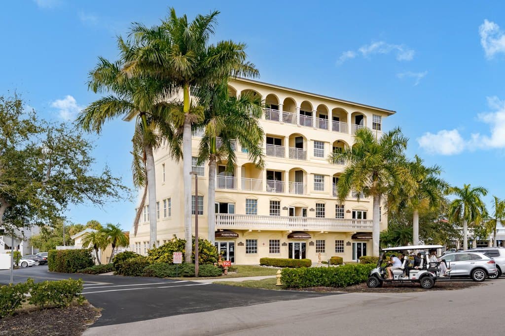 886 Park Ave Unit 402, Marco Island