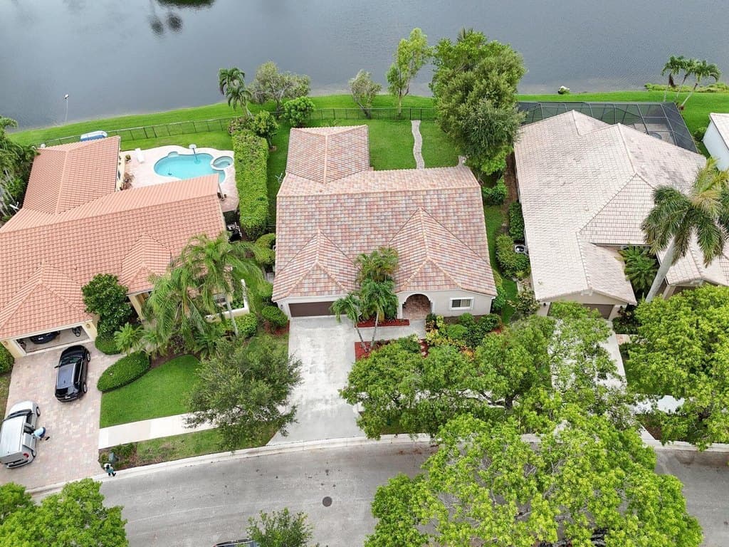 1968 Water Ridge Dr, Weston