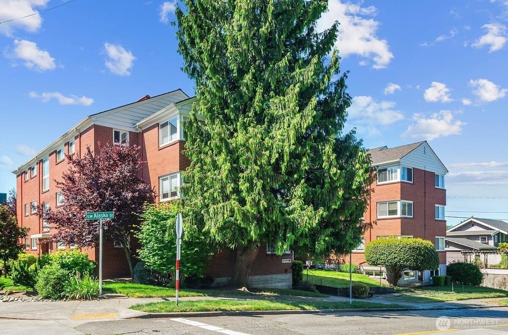 4407 SW Alaska St Unit 11, Seattle
