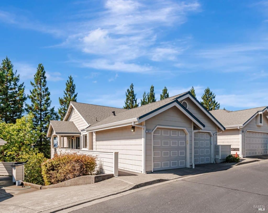 2016 Stonefield Ln, Santa Rosa