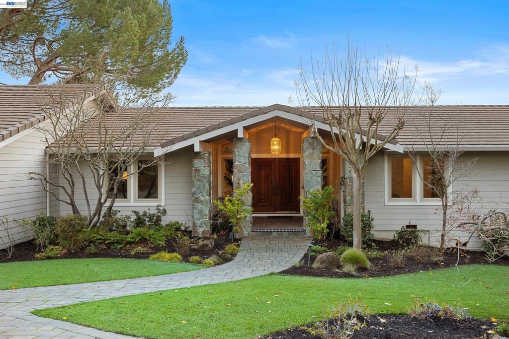 670 Logan Ln, Danville