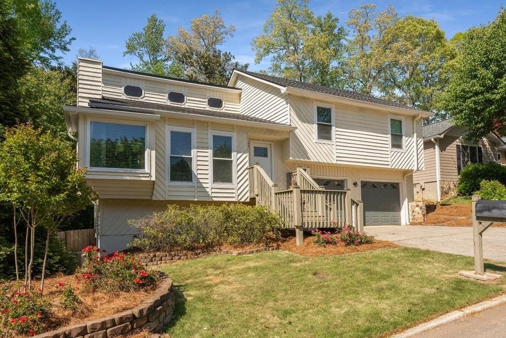 1109 Capital Club Cir NE, Brookhaven