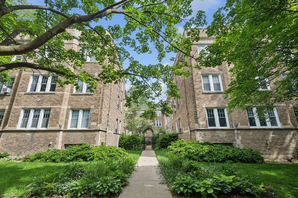 717 Reba Pl Apt 2N, Evanston