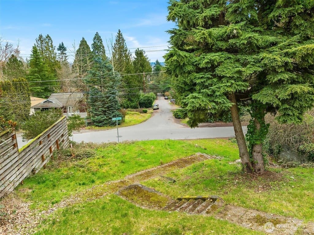 9229 45th Ave NE Lot 4