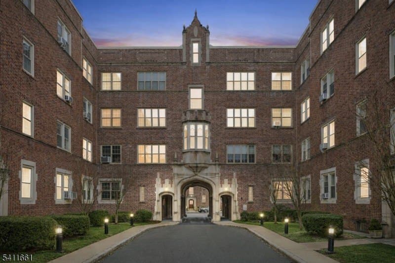 133 Summit Ave Apt 16, Summit