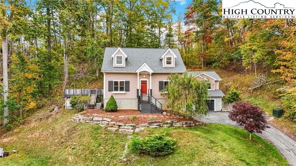 555 Highland Dr, Banner Elk