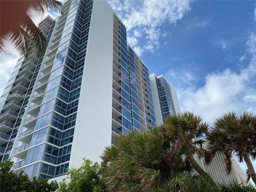 2655 Collins Ave Apt 1404, Miami Beach