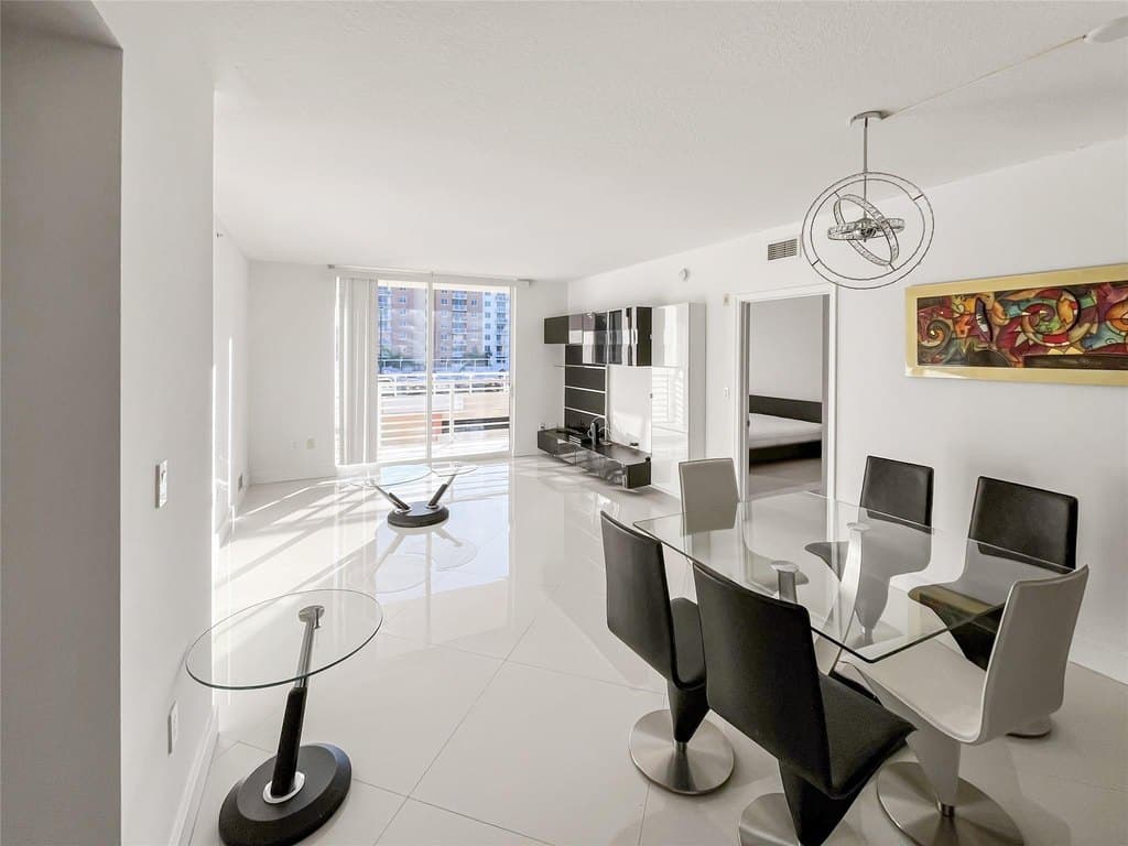 2775 NE 187th St Apt 627, Miami