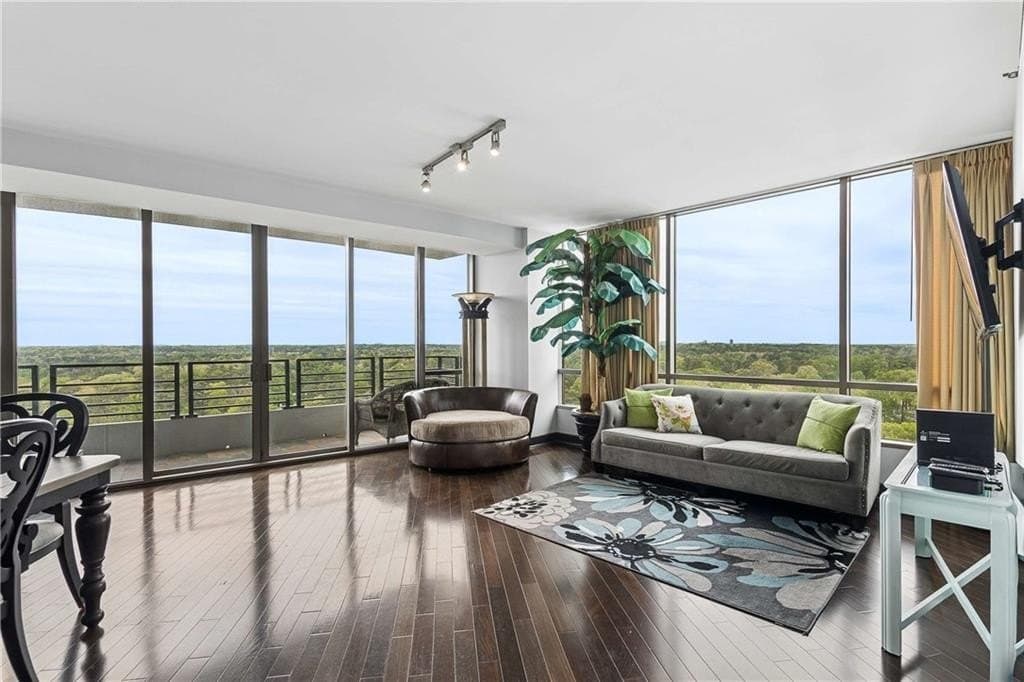 700 Park Regency Pl NE Apt 2002, Atlanta