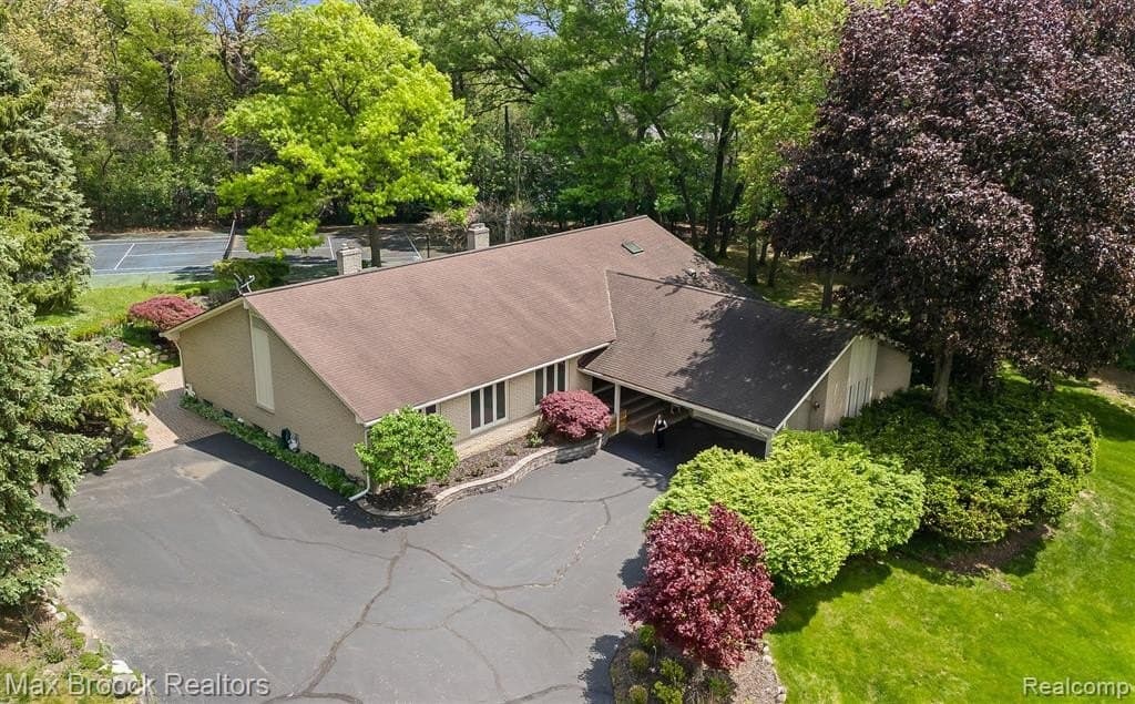 1418 Sodon Lake Dr, Bloomfield Hills