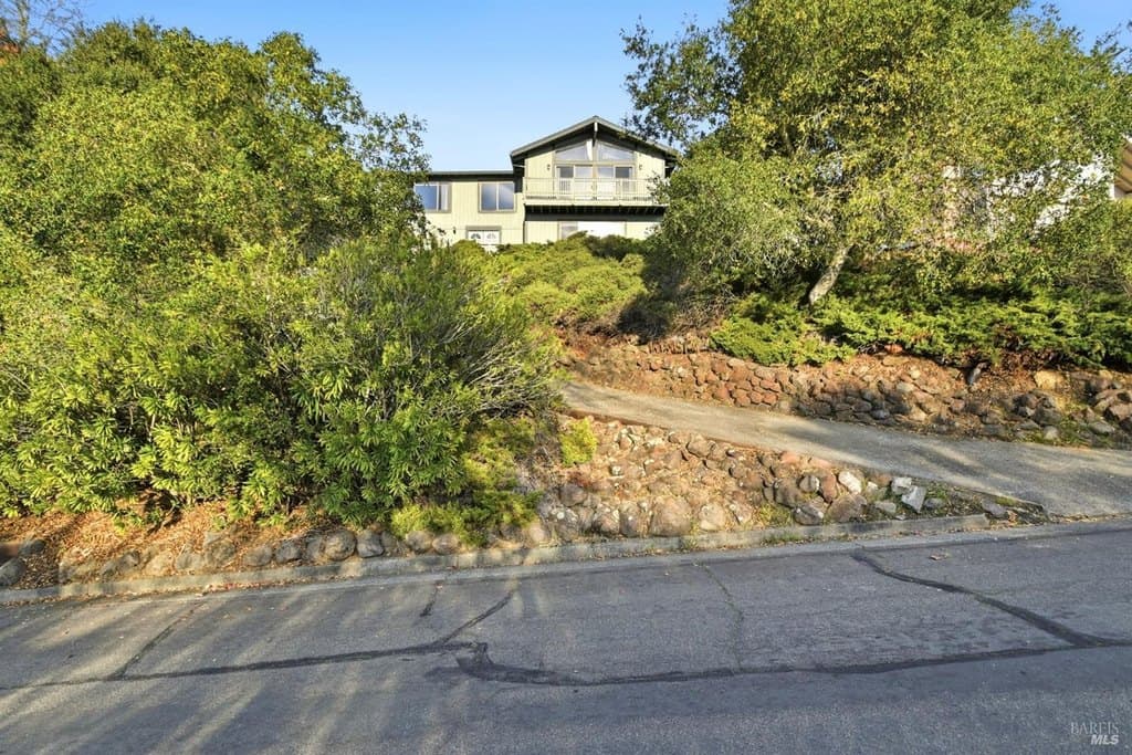 5827 LA Cuesta Dr, Santa Rosa