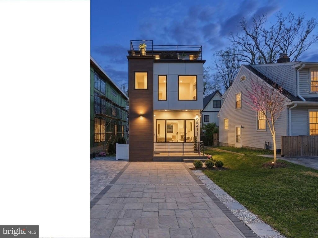 2211 Military Rd, Arlington