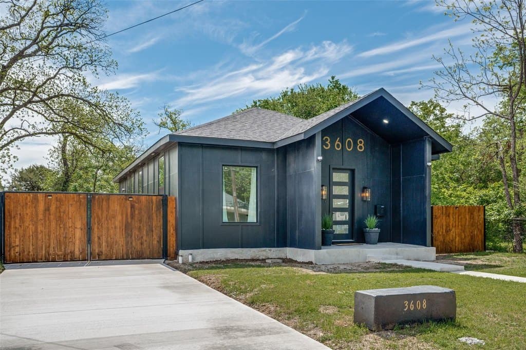 3608 Metropolitan Ave